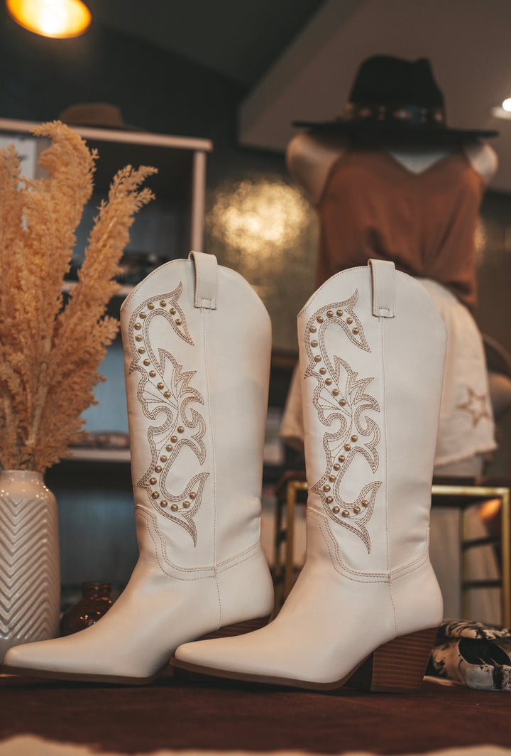 BAILEY" WHITE CRINKLE COWGIRL BOOT